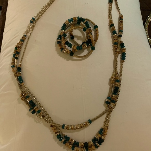 Necklace with matching bracelets - Picture 2 of 3